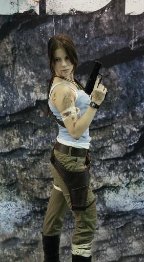 Tomb Raider (2013) - Cosplay Tomb Raider (2011)